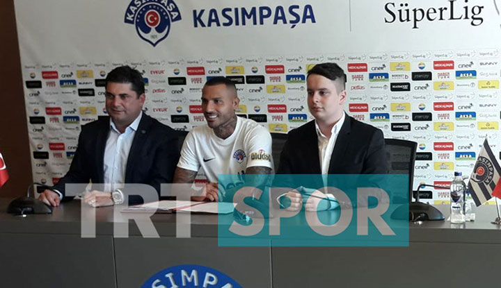 Quaresma, resmen Kasımpaşa'da! İmzayı attı!