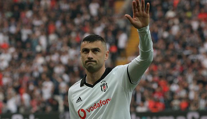Burak Yılmaz sinirlendi, locayı terk etti!