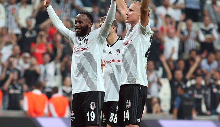 N'Koudou pankartı Vodafone Park'ta!