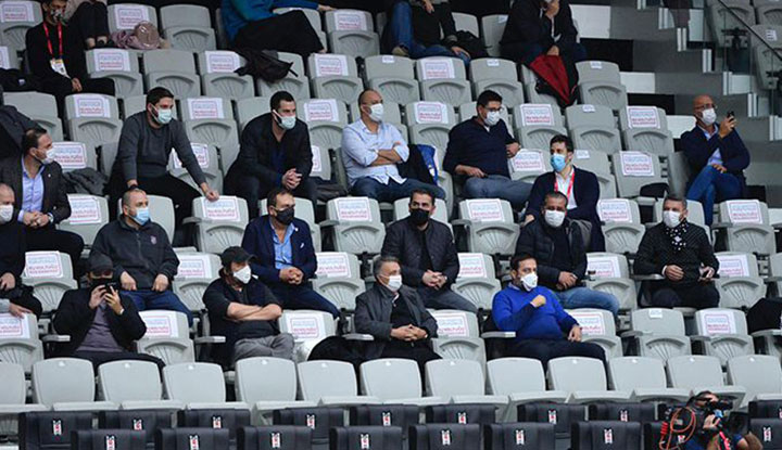 Ahmet Nur Çebi ve yönetimi Akatlar'da