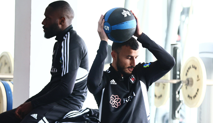 Beşiktaş duyurdu! Romain Saiss geri döndü!