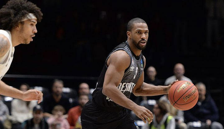 Beşiktaş Emlakjet, Paris Basket'in namağlup ünvanına son verdi!
