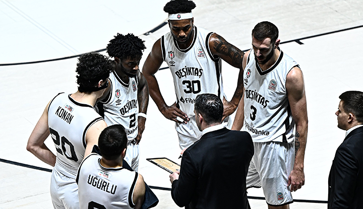 Beşiktaş Fibabanka evinde Anadolu Efes'i mağlup etti!