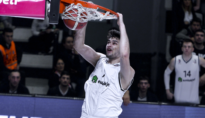 Beşiktaş kendi evinde Anadolu Efes’e mağlup!