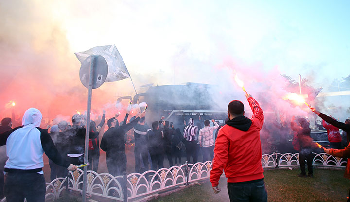 Beşiktaş'a Nevzat Demir Tesisleri'nden coşkulu uğurlama! İşte o görüntüler...