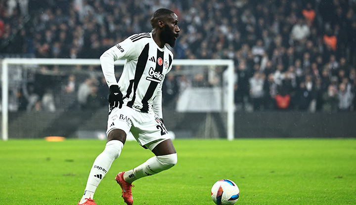 Beşiktaş'ın eski futbolcucu Premier Lig'e transfer oluyor!