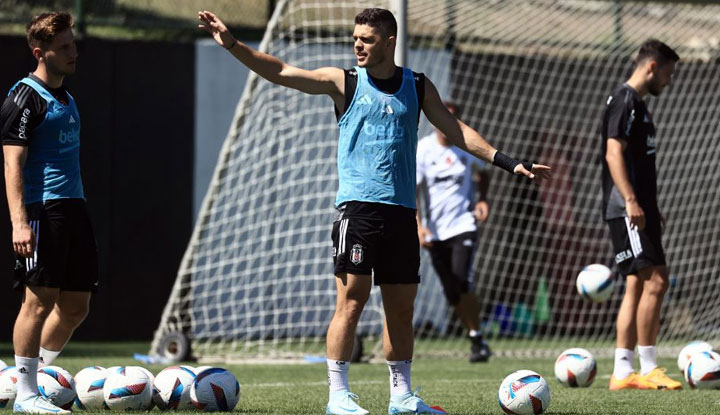 Beşiktaş'ta forma için kıyasıya rekabet!