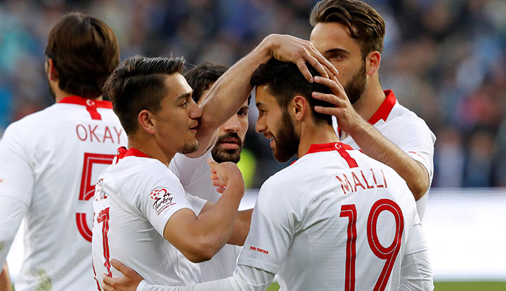 Milli futbolcu, karantinaya alındı!