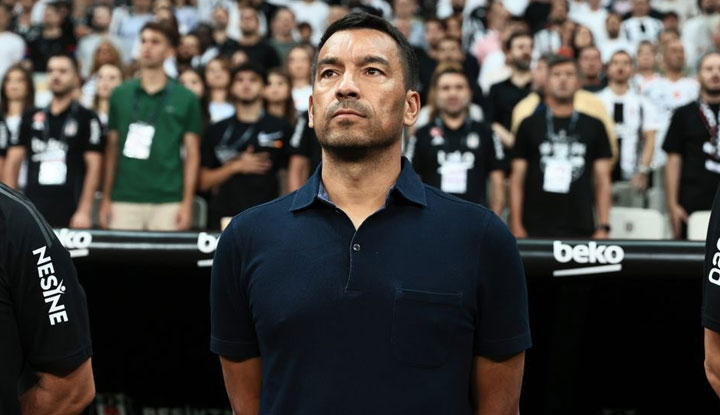 Van Bronckhorst'tan açıklamalar! "Özgüvenimiz çok yüksek"