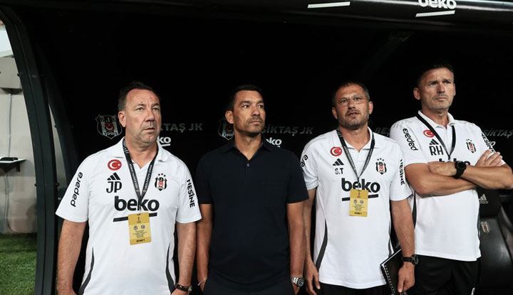 Van Bronckhorst'tan açıklamalar! "Tehlikeli bir takımız"