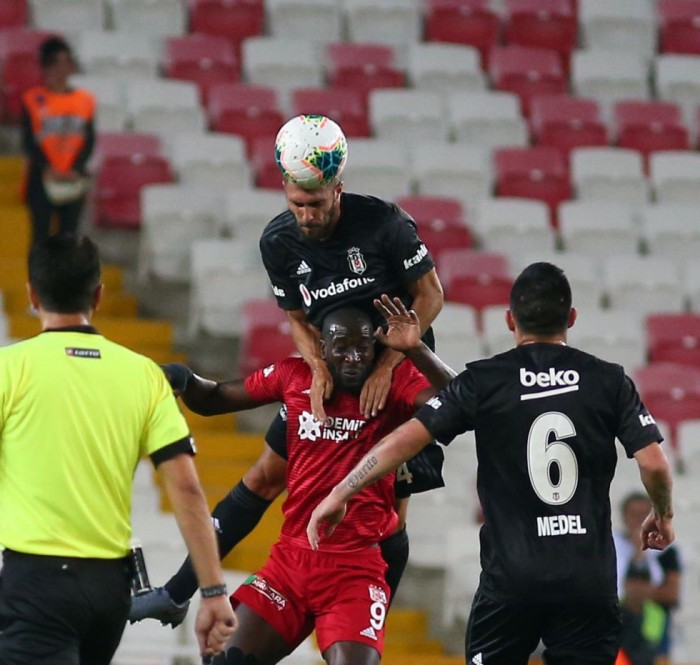 Sivasspor-Beşiktaş maçından yansıyanlar