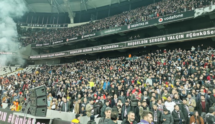 İşte Sergen Yalçın'ın imza töreninden müthiş görüntüler! Sergen Yalçın, Beşiktaş taraftarıyla buluştu!