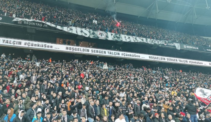 İşte Sergen Yalçın'ın imza töreninden müthiş görüntüler! Sergen Yalçın, Beşiktaş taraftarıyla buluştu!