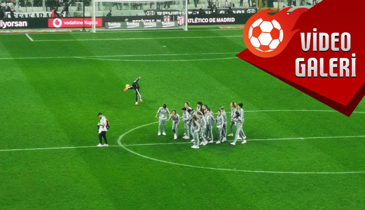 Vodafone Park'ta devre arasında sürpriz üçlü